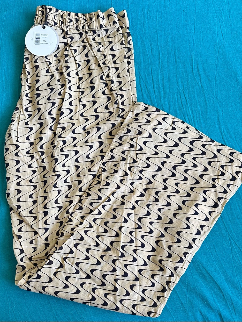 Gimaguas Wavy Print Wide Leg Pants in Cream and Black brand new!! Size US16